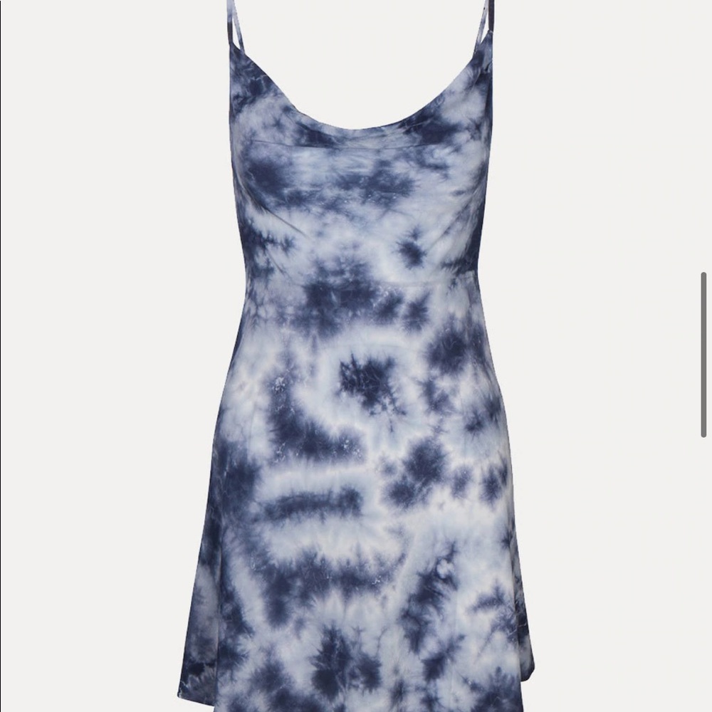 Réalisation Par Montague Dress